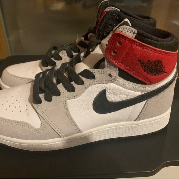 Air Jordan 1 Light Smoky Grey - Picture 1 of 4